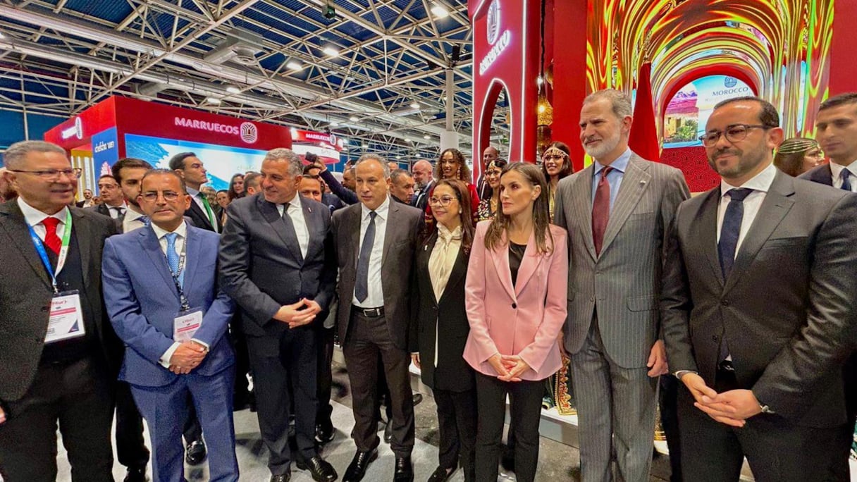 الملك فيليبي السادس والملكة ليتيزيا يزوران الرواق المغربي
